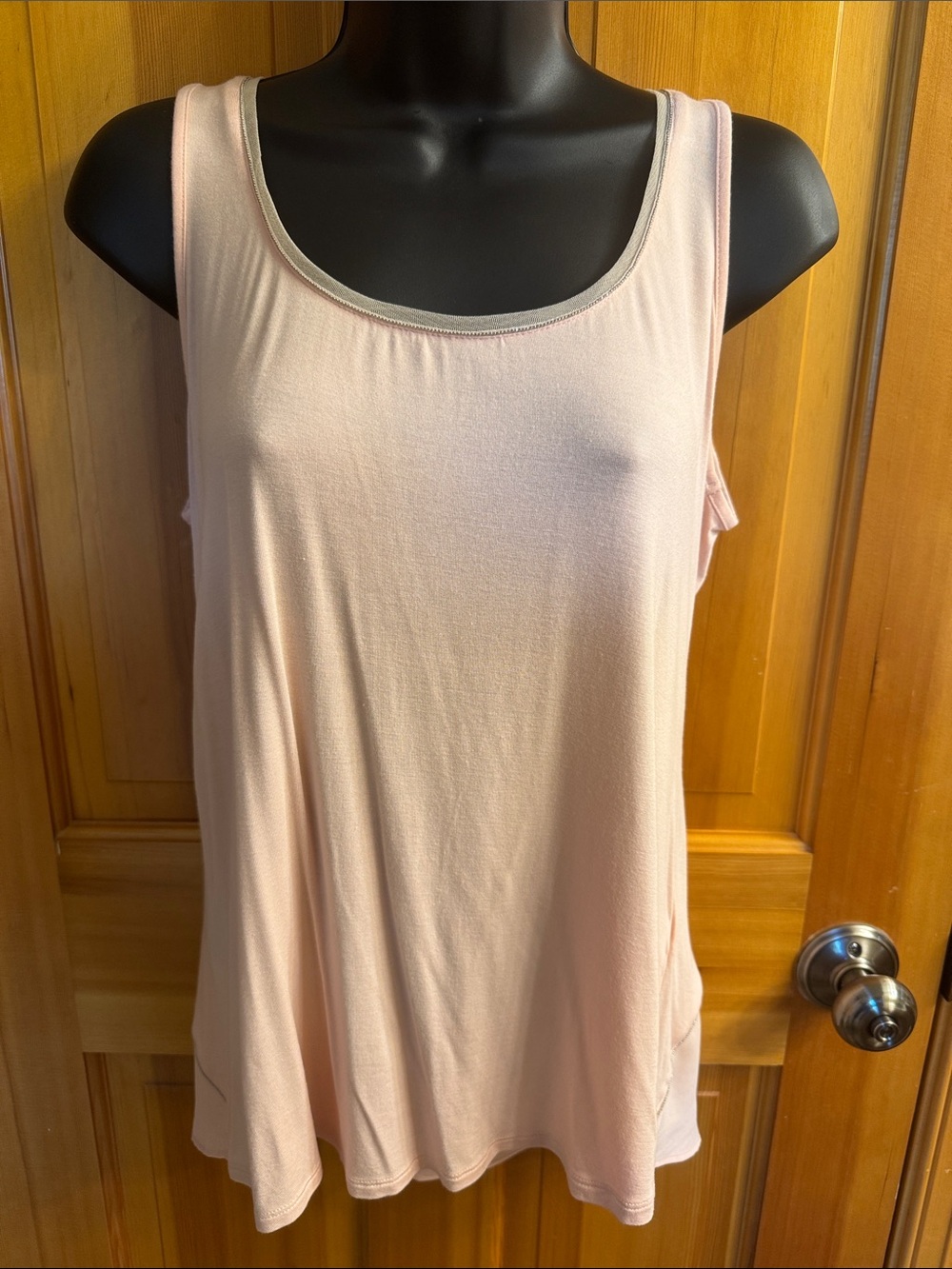 White House Black Market Light Pink Scoop Neck Tank